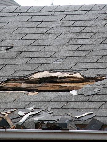 Roof with structural damage in Florida
