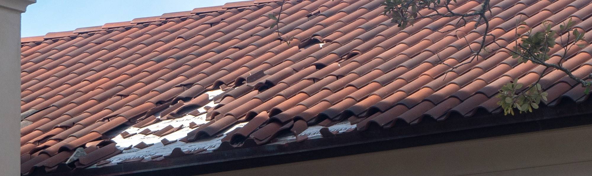 Roof on a home in Florida in need of emergency roof repair