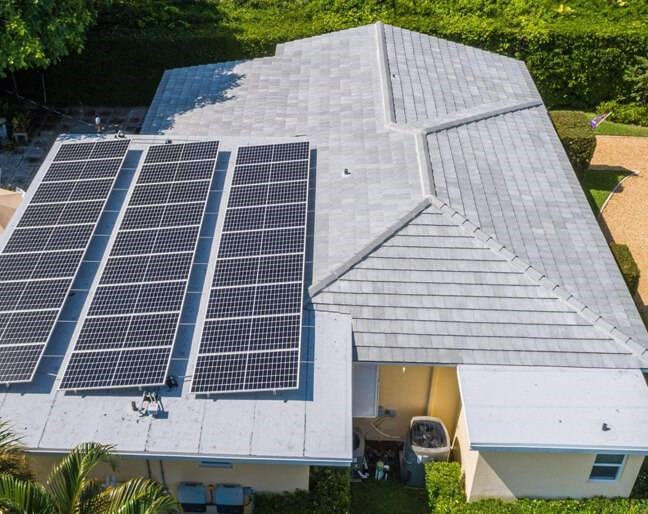 home in royal palm beach getting a free roofing quote